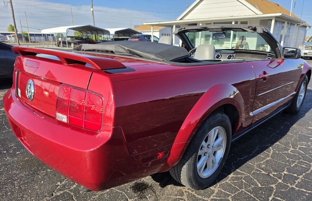 2008 Ford Mustang Image 2