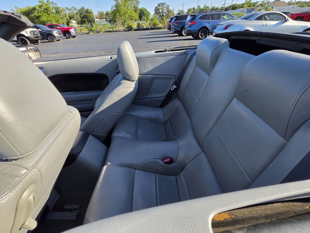 2008 Ford Mustang Image 8