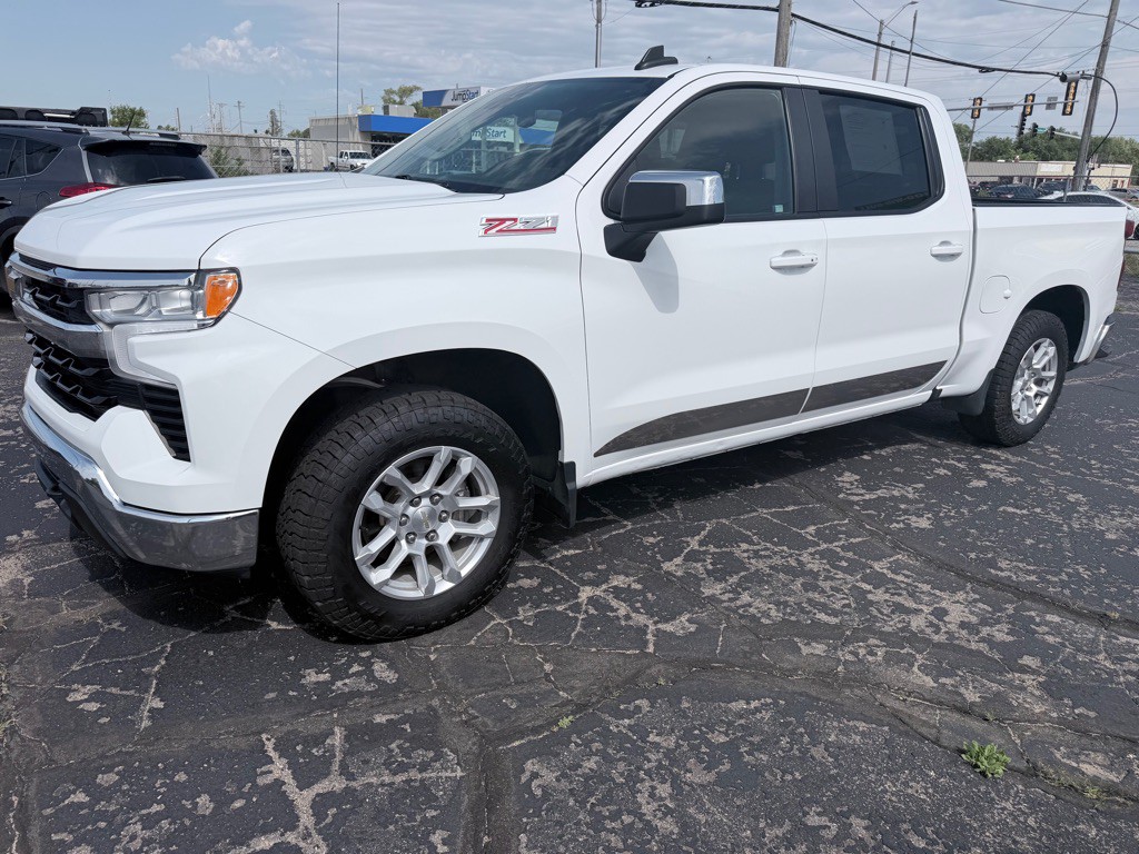 2023 Chevrolet Silverado 1500 Image 2