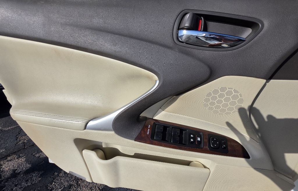 2012 Lexus IS Image 11