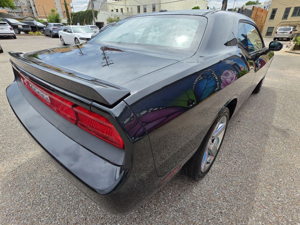 2010 Dodge Challenger Image 8