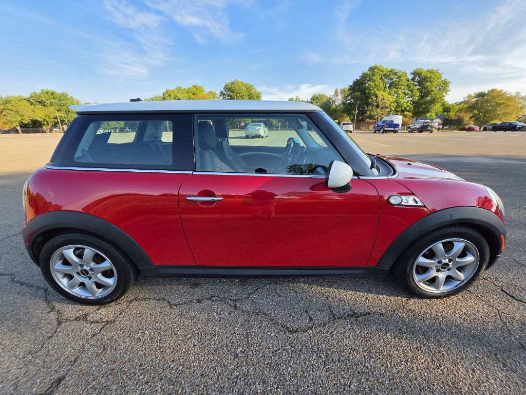 2010 MINI Cooper Image 4