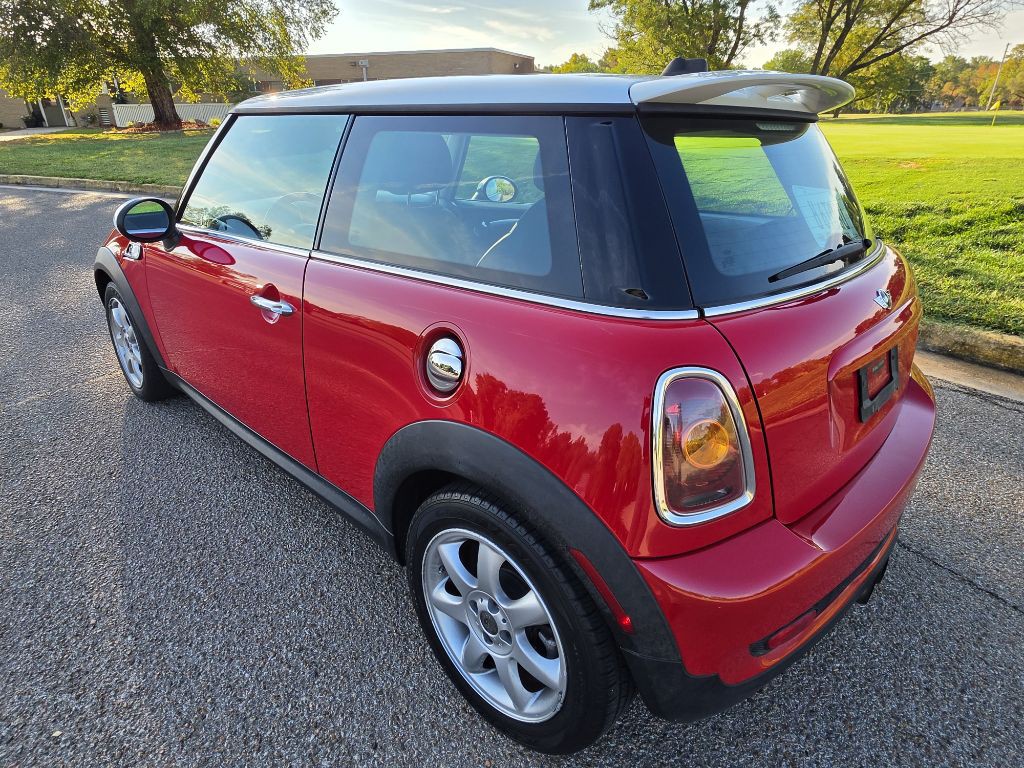 2010 MINI Cooper Image 7