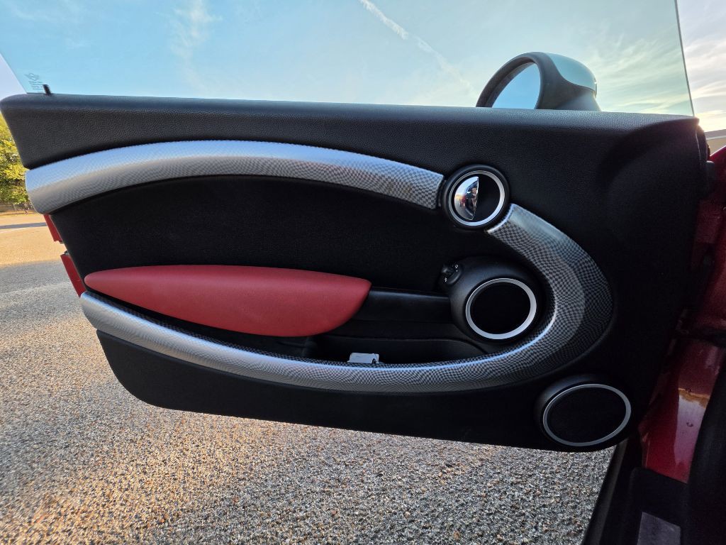 2010 MINI Cooper Image 12