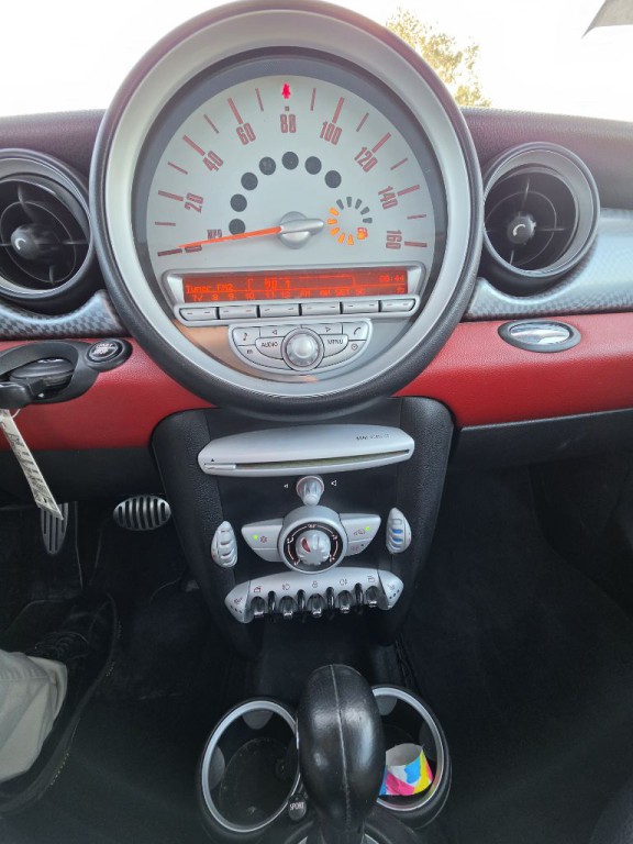 2010 MINI Cooper Image 13