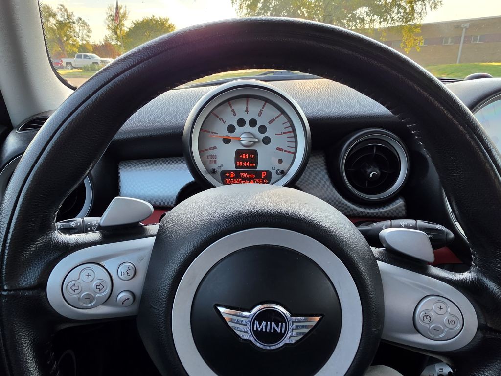 2010 MINI Cooper Image 15