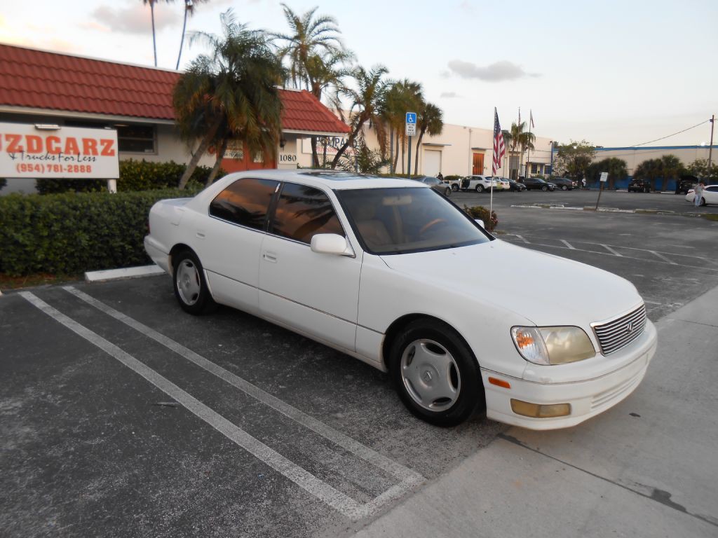 1999 Lexus LS 400 Image 1