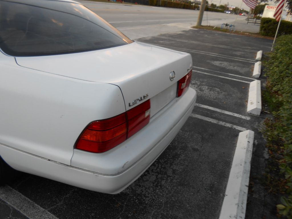 1999 Lexus LS 400 Image 4