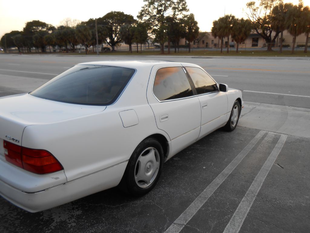 1999 Lexus LS 400 Image 5