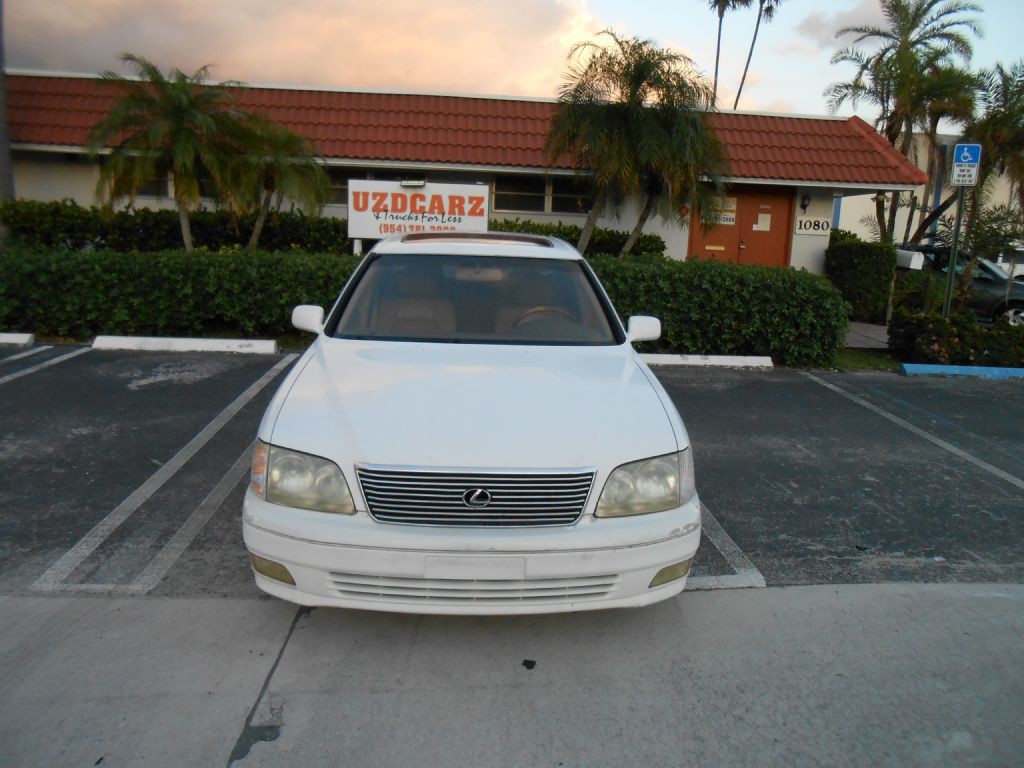 1999 Lexus LS 400 Image 7