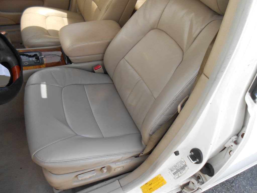 1999 Lexus LS 400 Image 10