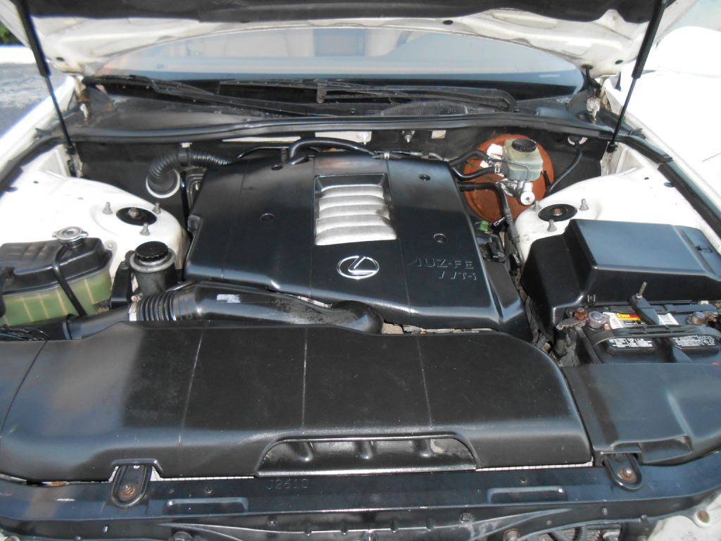 1999 Lexus LS 400 Image 16