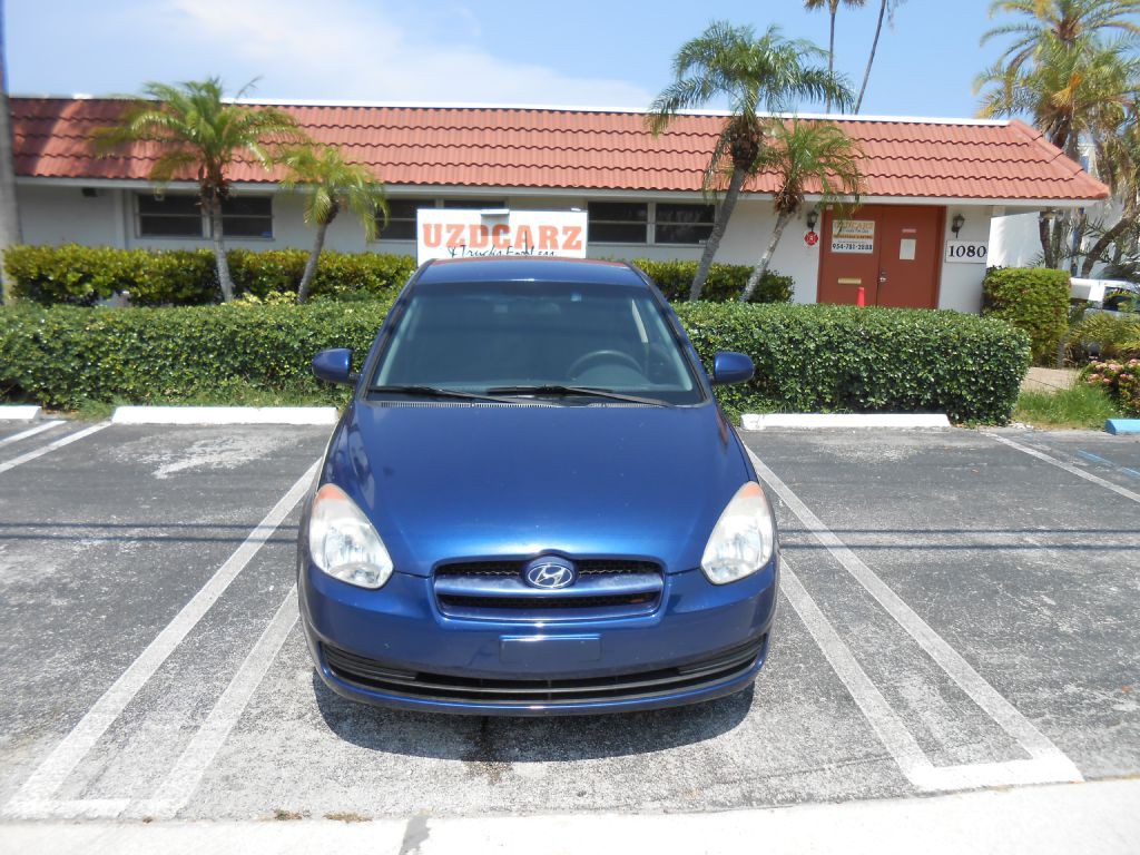 2010 Hyundai Accent Image 8