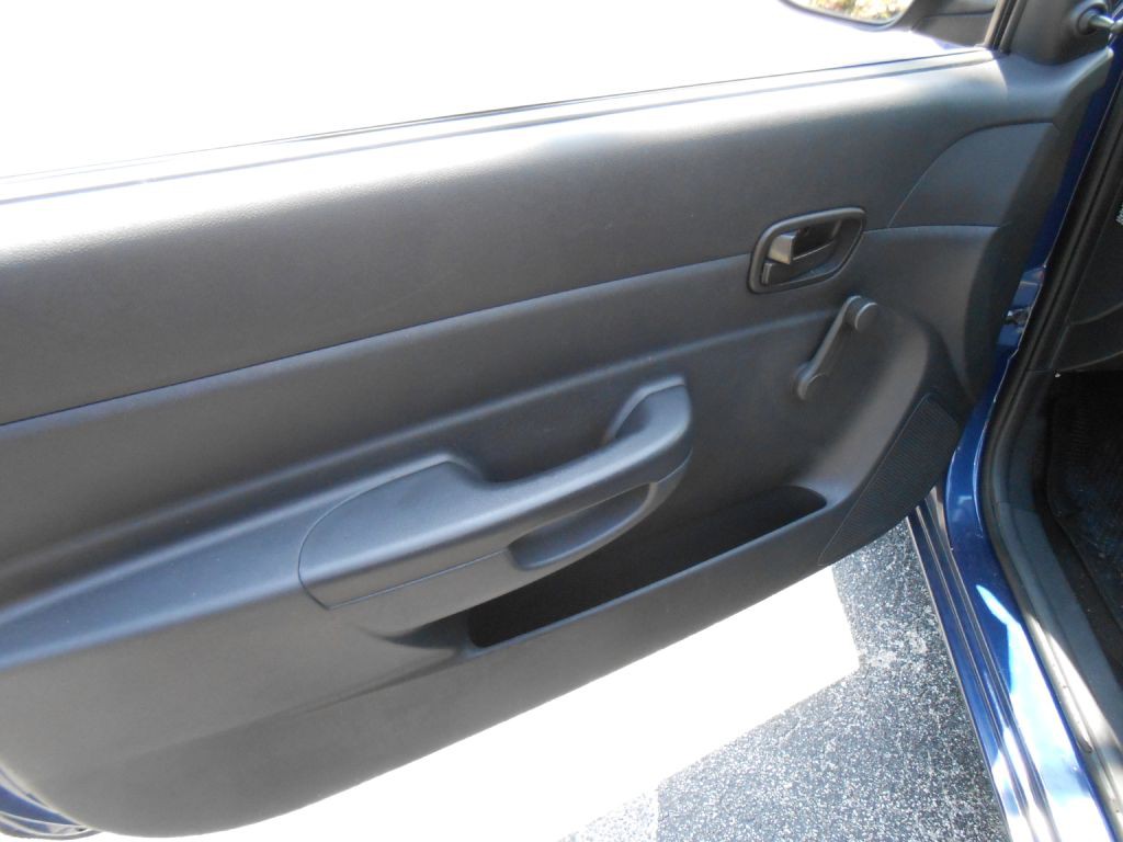 2010 Hyundai Accent Image 11