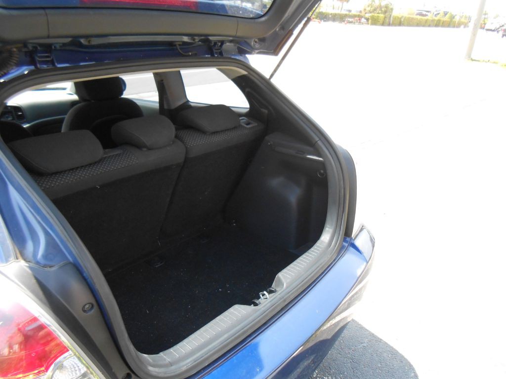 2010 Hyundai Accent Image 12
