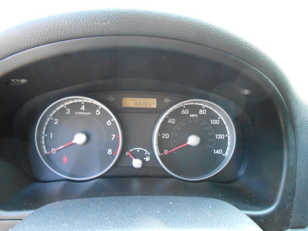 2010 Hyundai Accent Image 13