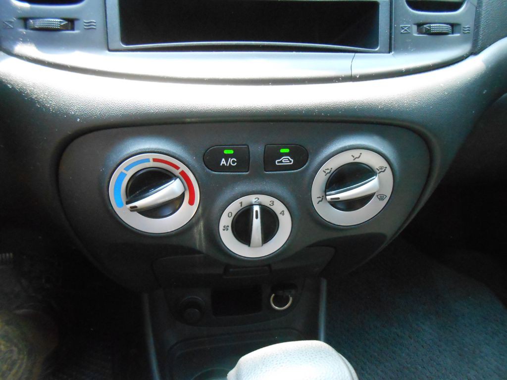 2010 Hyundai Accent Image 14