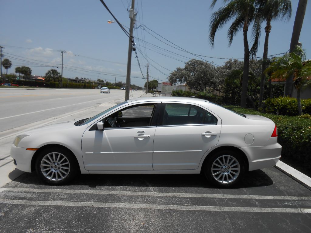 2009 Mercury Milan Image 2