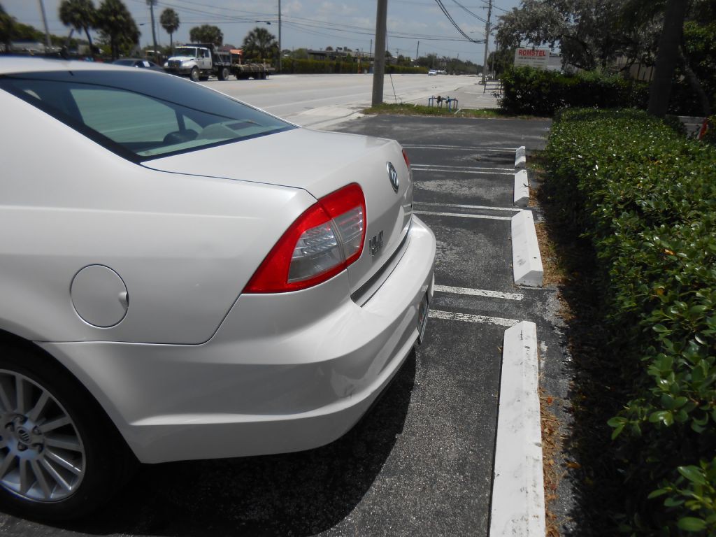 2009 Mercury Milan Image 4