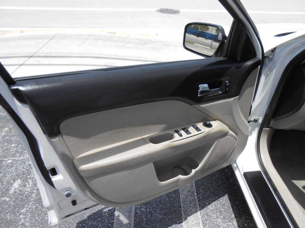 2009 Mercury Milan Image 10