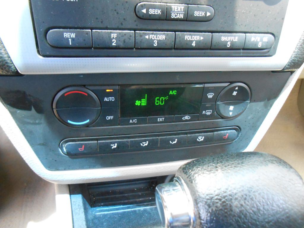 2009 Mercury Milan Image 16