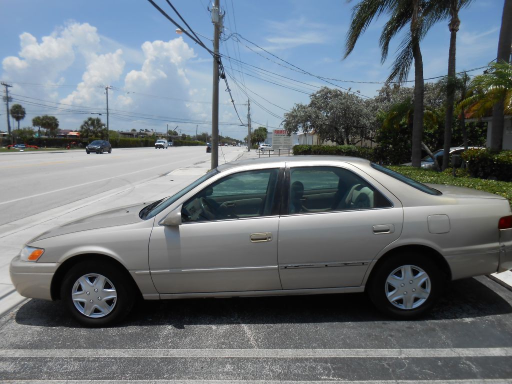 1997 Toyota Camry Image 2