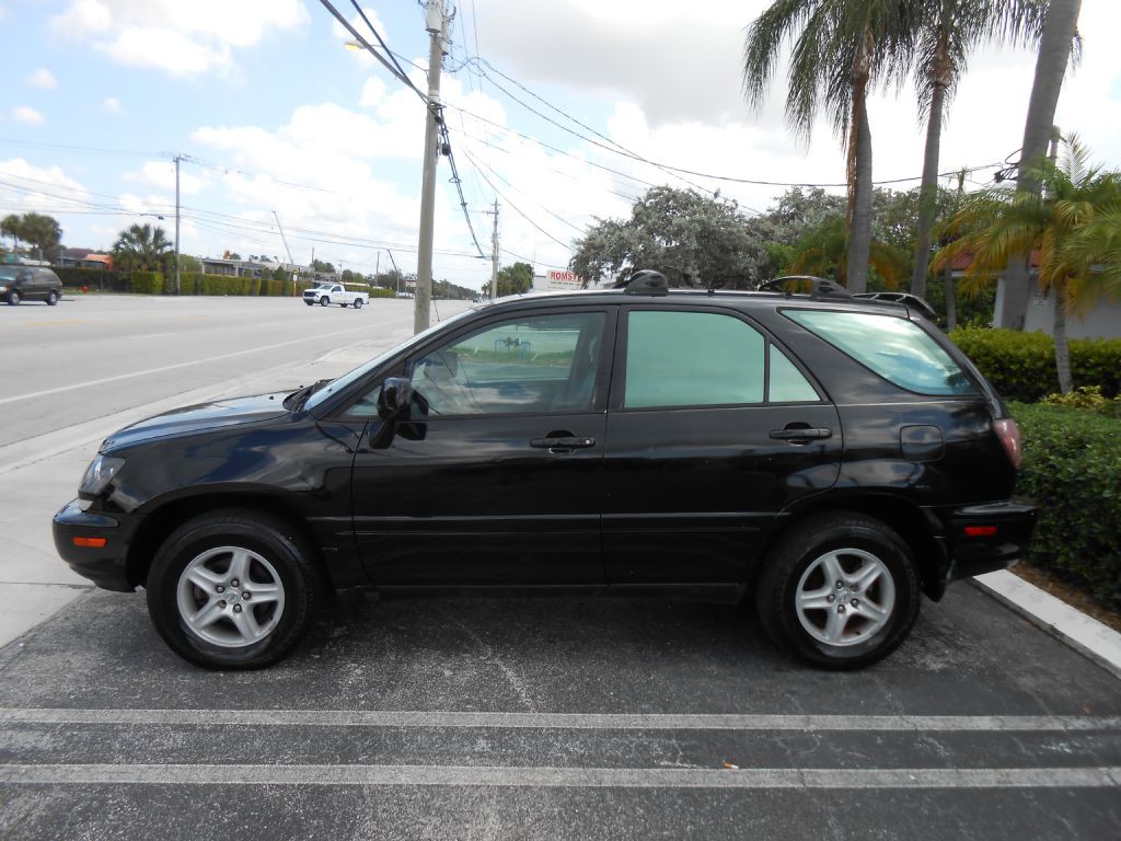 1999 Lexus RX 300 Image 2