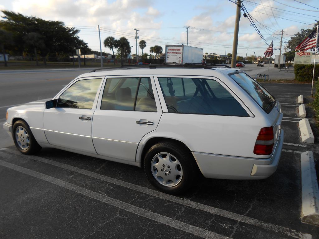 1994 Mercedes-Benz E-Class Image 3