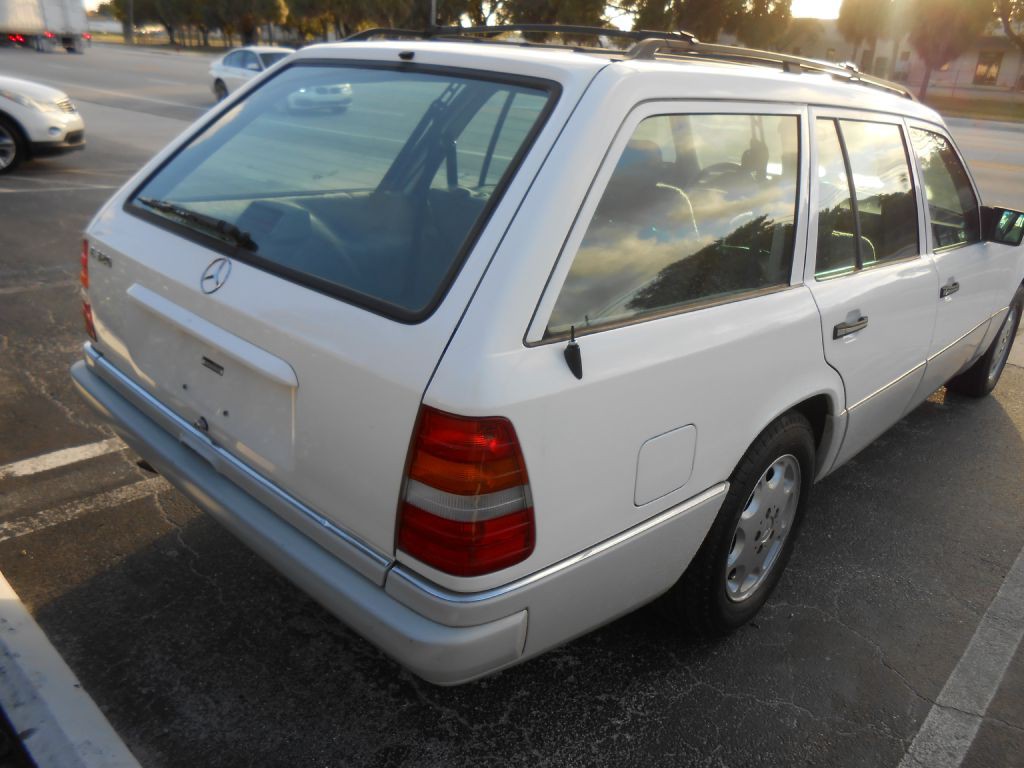 1994 Mercedes-Benz E-Class Image 5