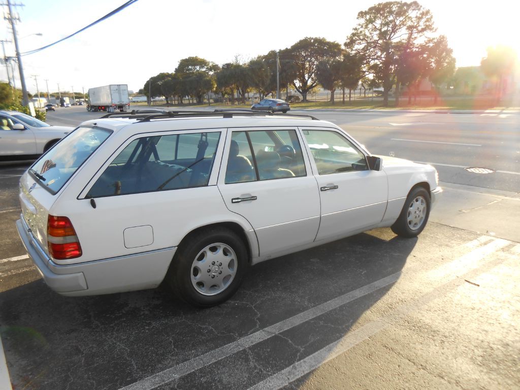 1994 Mercedes-Benz E-Class Image 7