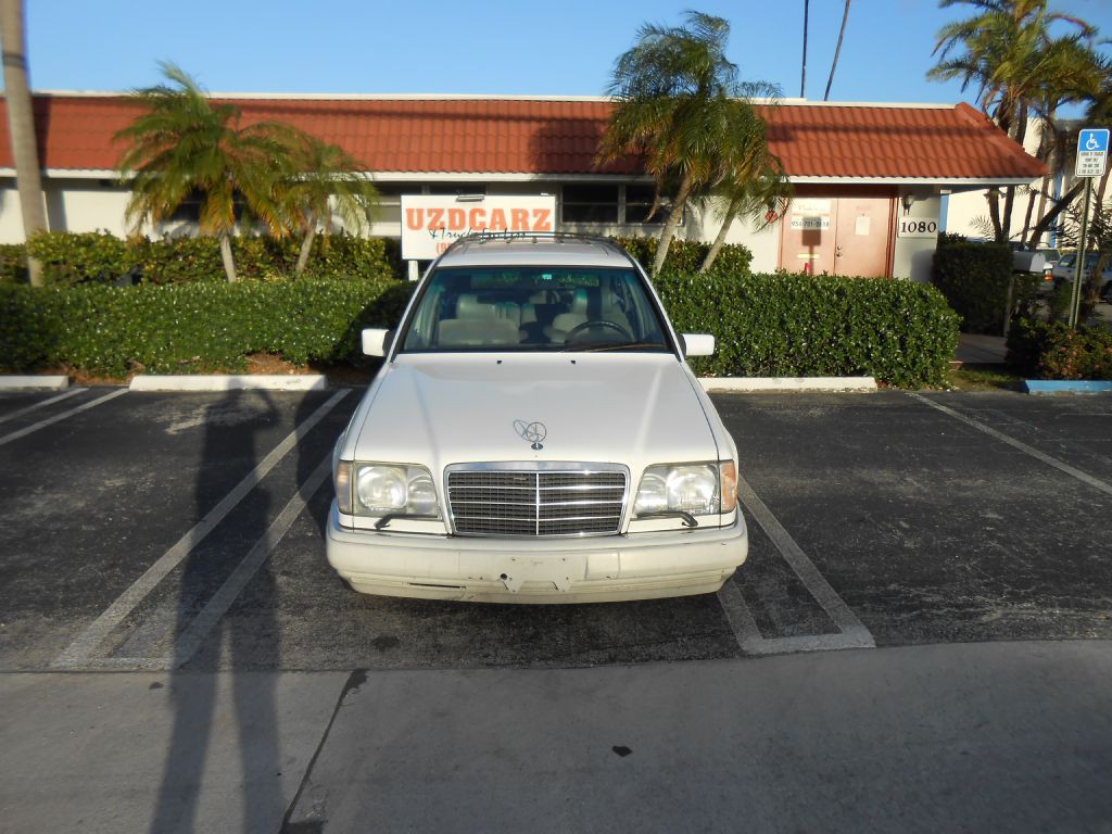 1994 Mercedes-Benz E-Class Image 10