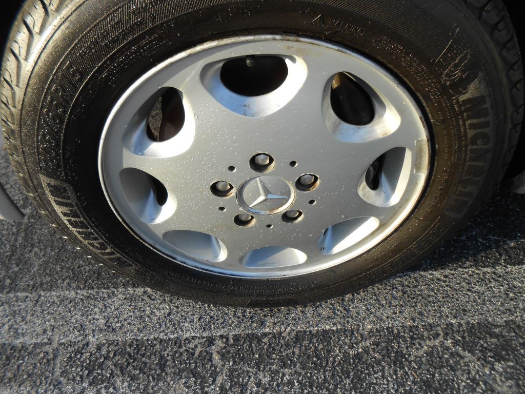 1994 Mercedes-Benz E-Class Image 12