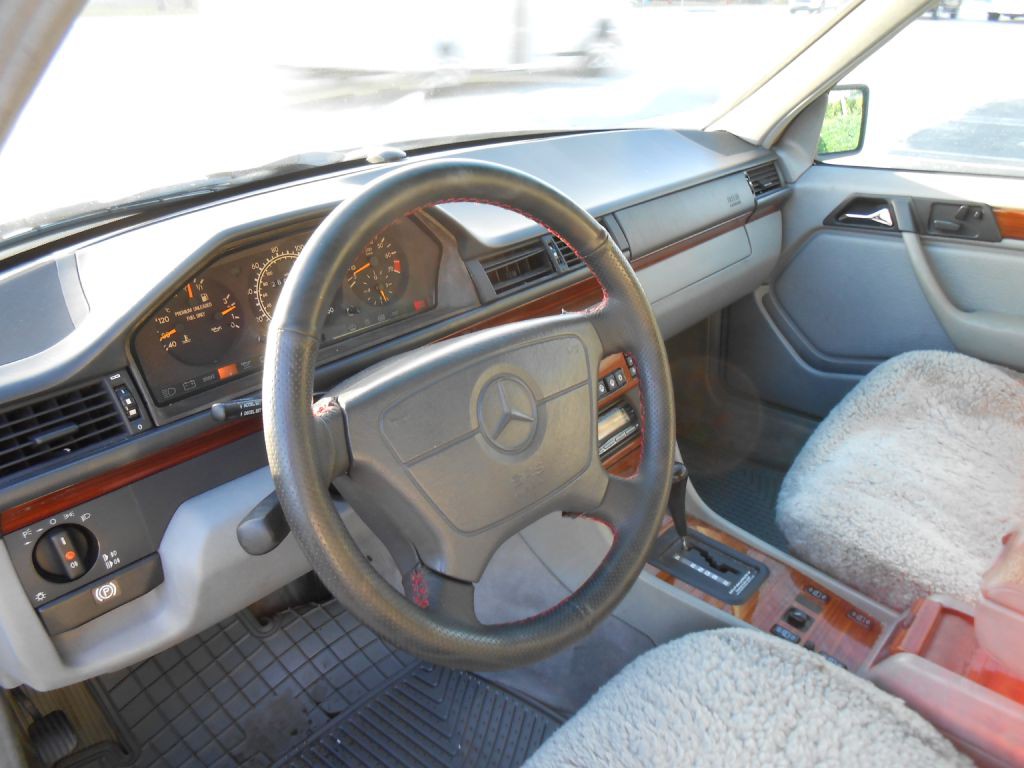 1994 Mercedes-Benz E-Class Image 15