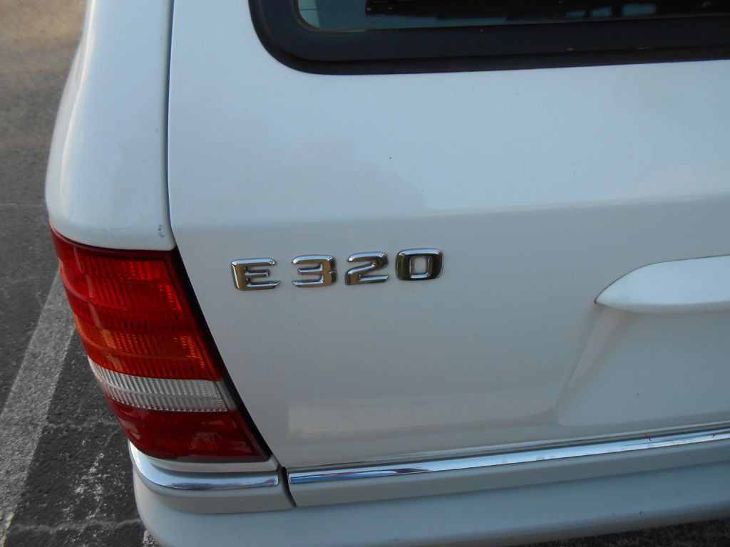 1994 Mercedes-Benz E-Class Image 24