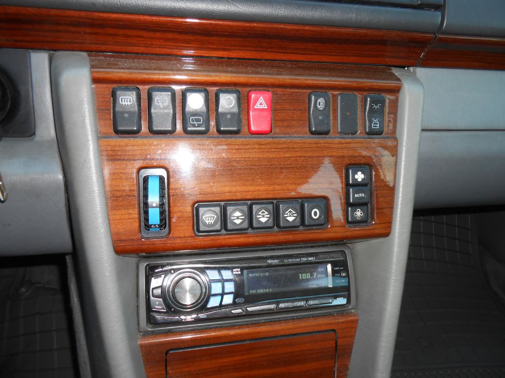 1994 Mercedes-Benz E-Class Image 26