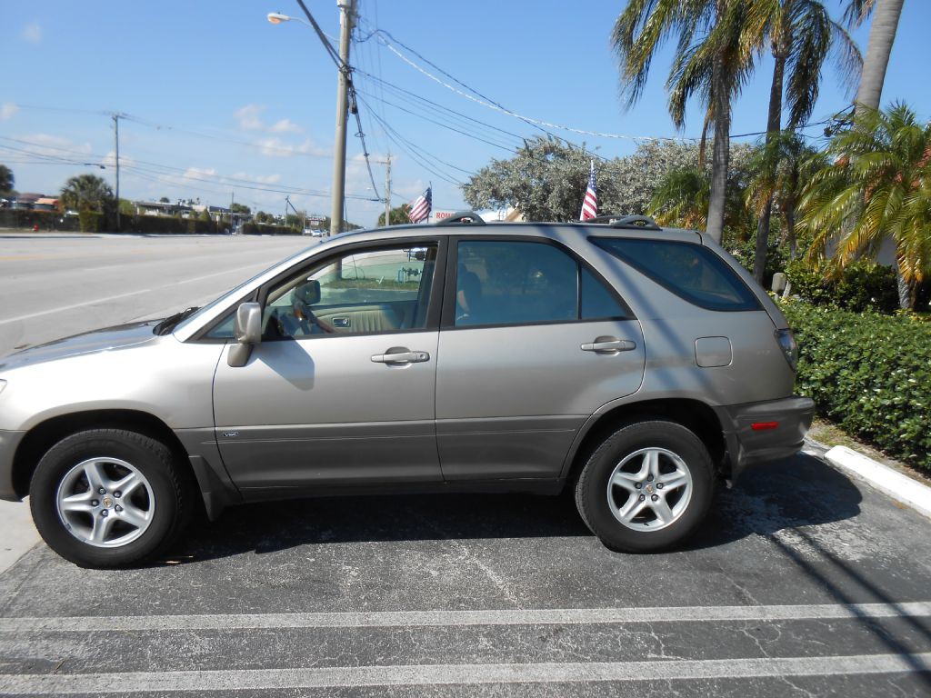 2002 Lexus RX 300 Image 2