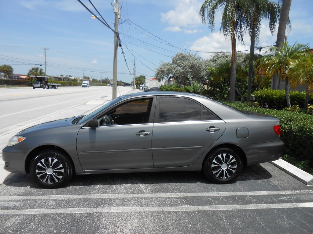 2005 Toyota Camry Image 2