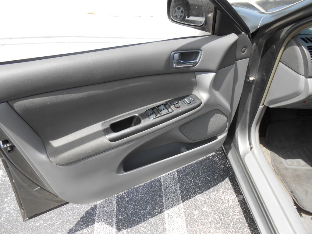 2005 Toyota Camry Image 10