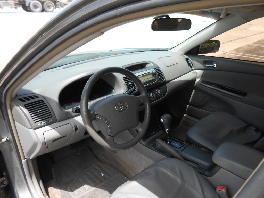 2005 Toyota Camry Image 12
