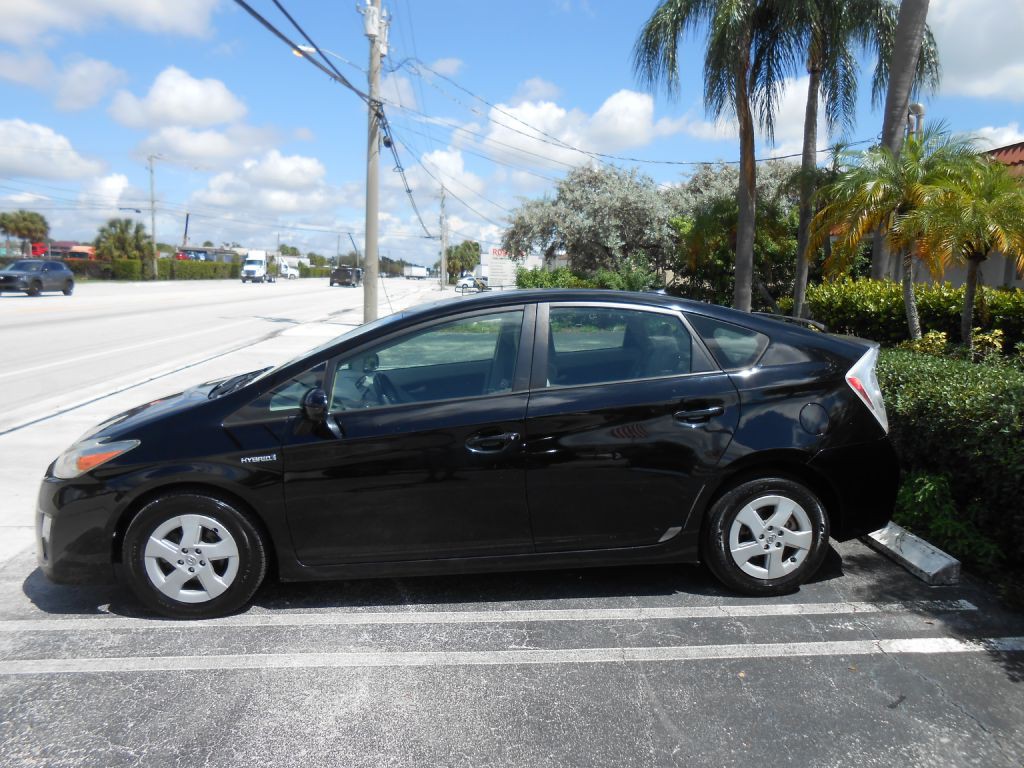 2011 Toyota Prius Image 2