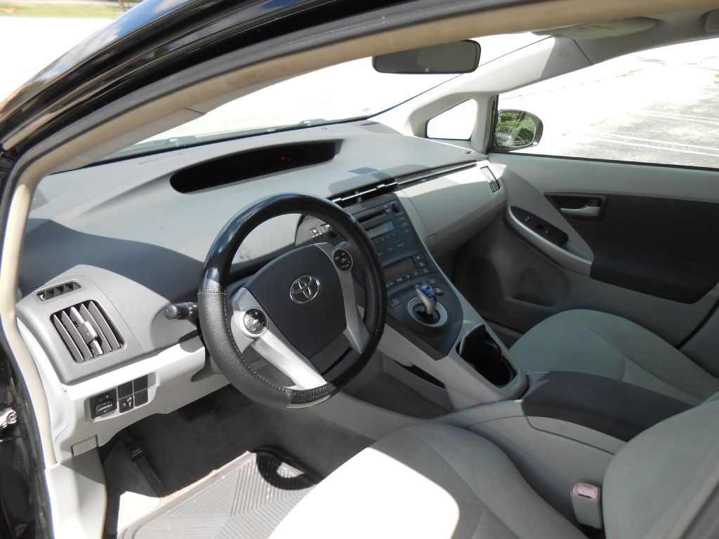 2011 Toyota Prius Image 11