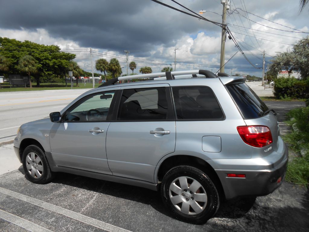 2006 Mitsubishi Outlander Image 3