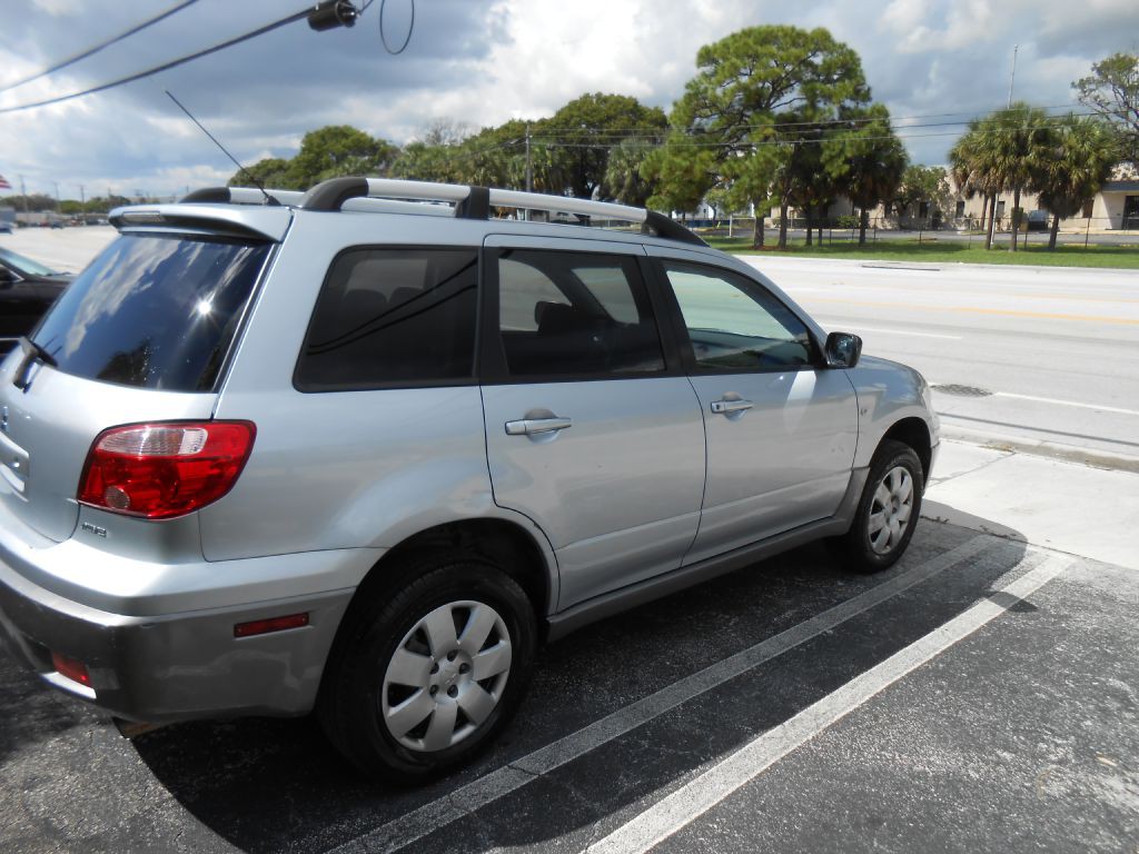 2006 Mitsubishi Outlander Image 4
