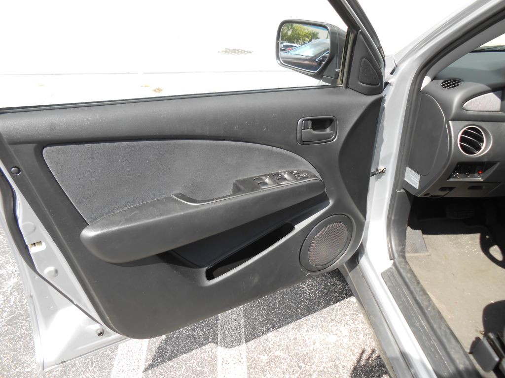 2006 Mitsubishi Outlander Image 9