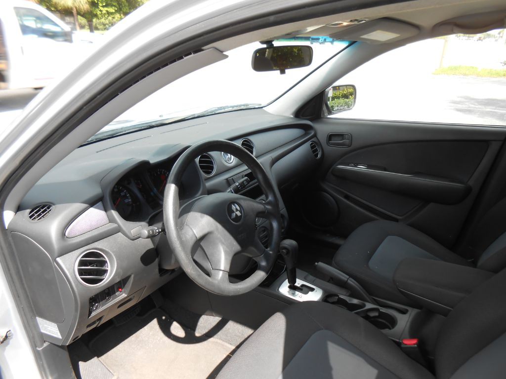 2006 Mitsubishi Outlander Image 10