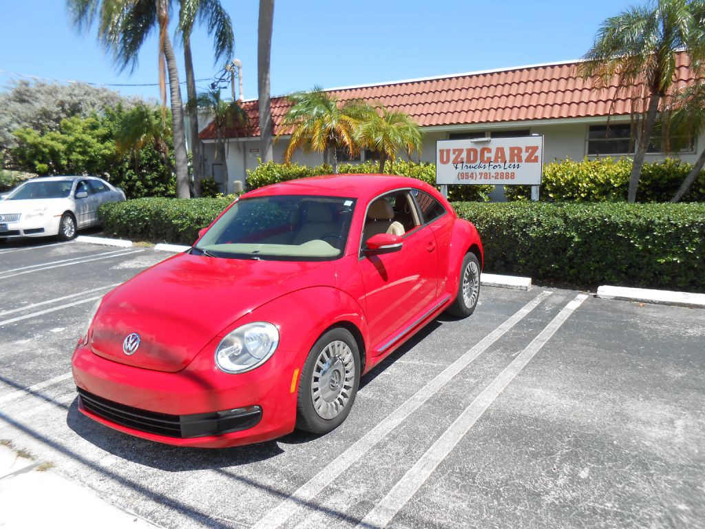 2012 Volkswagen Beetle Image 1