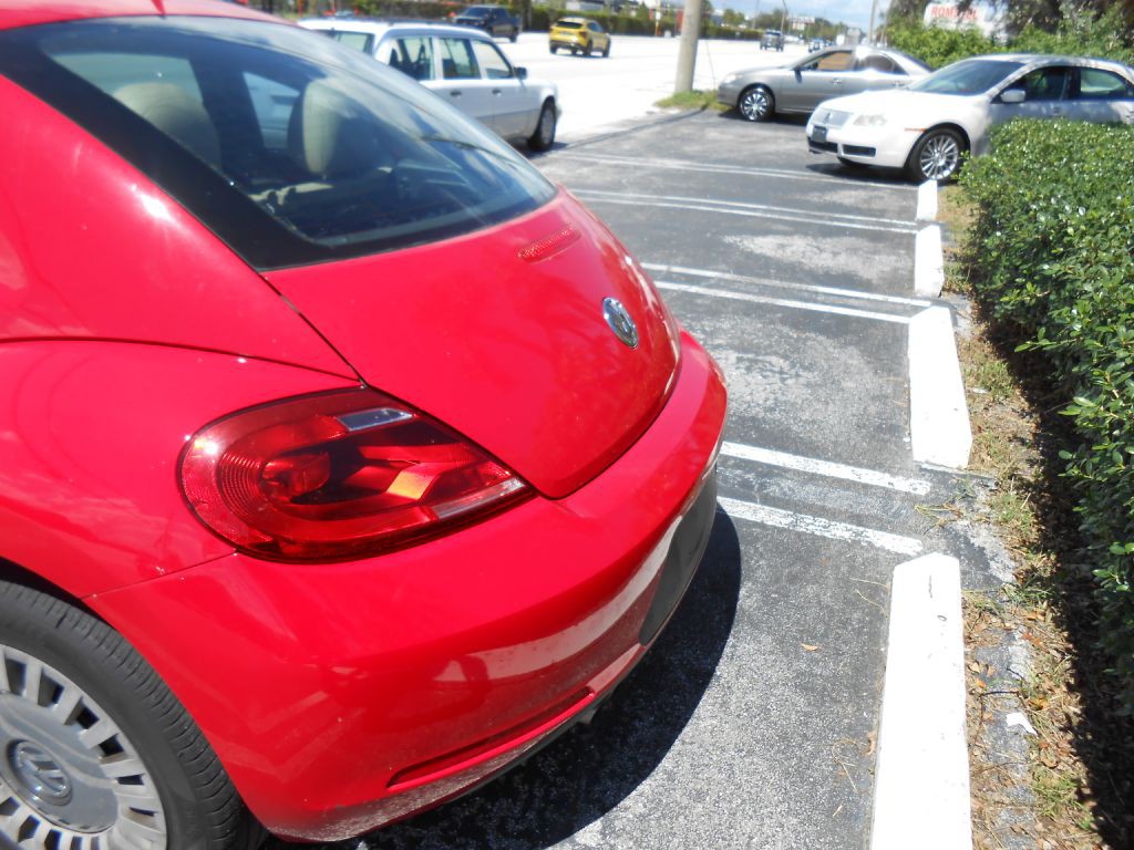 2012 Volkswagen Beetle Image 4