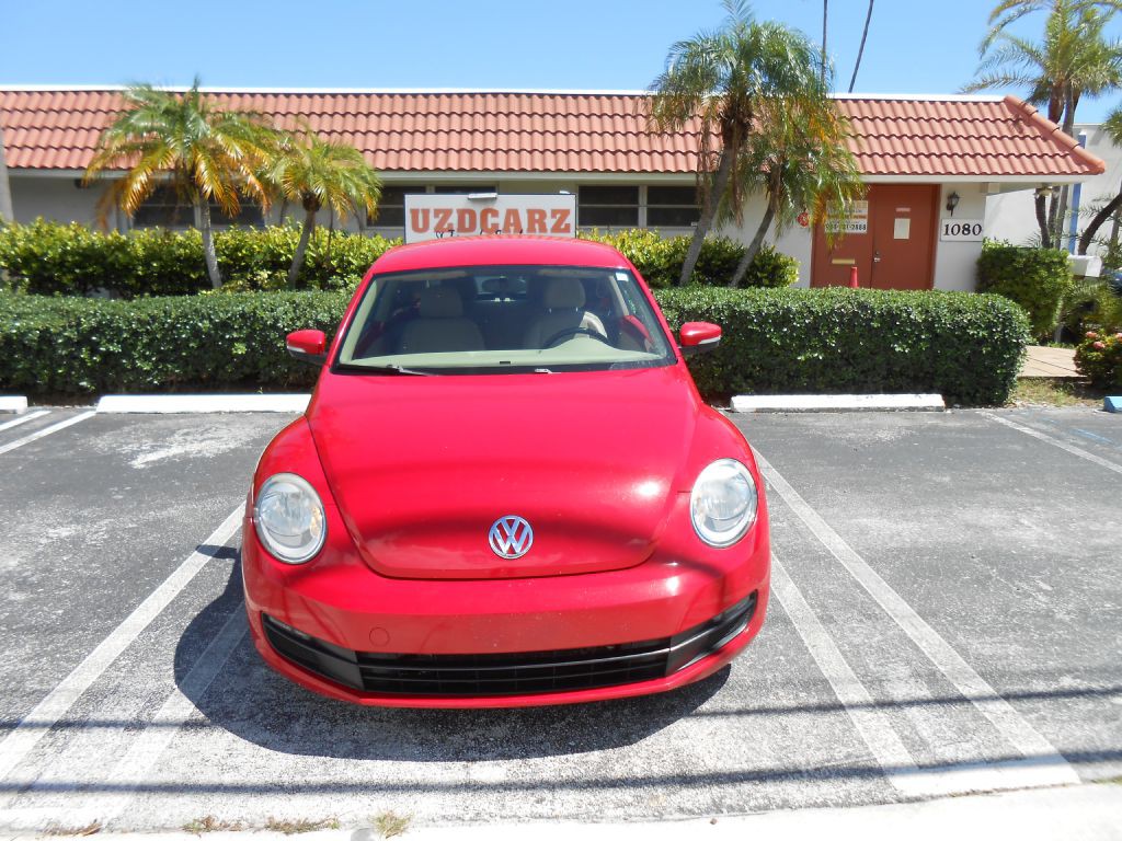 2012 Volkswagen Beetle Image 8