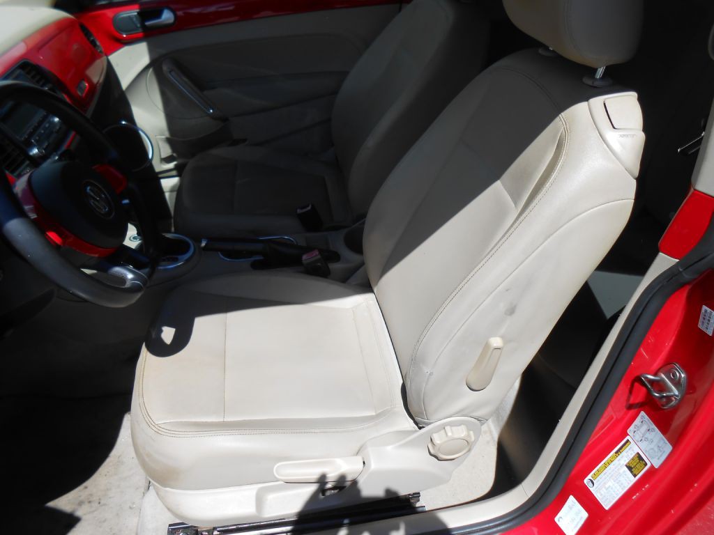 2012 Volkswagen Beetle Image 10