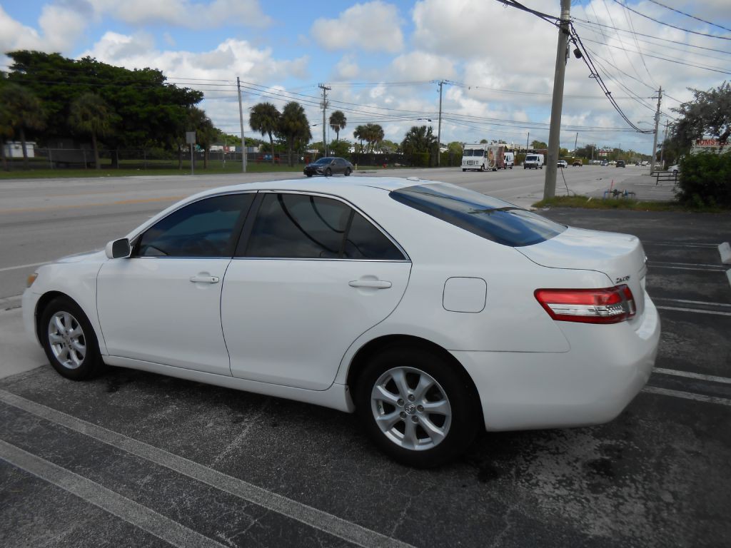 2011 Toyota Camry Image 3